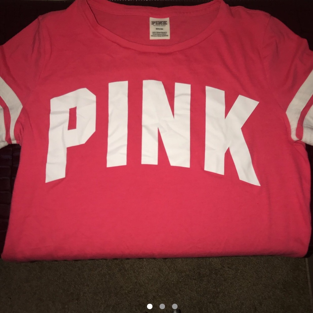 VS Pink tee